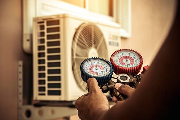 Professional Hvac technician working in Lakeview, NY